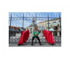 Espectaculo de formato pequeño, con un grupo de..