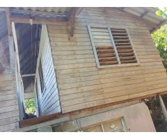 Cerca de río y playa