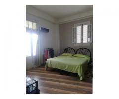 VENDO APTO: 4 CUARTOS/4 BAÑOS EN LA RAMPA, ADECUADO P/HOSTAL, CON COCINA COMEDOR GRANDE (35 m2)
