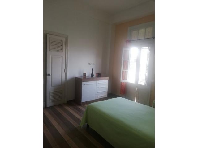 VENDO APTO: 4 CUARTOS/4 BAÑOS EN LA RAMPA, ADECUADO P/HOSTAL, CON COCINA COMEDOR GRANDE (35 m2)
