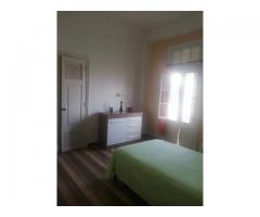 VENDO APTO: 4 CUARTOS/4 BAÑOS EN LA RAMPA, ADECUADO P/HOSTAL, CON COCINA COMEDOR GRANDE (35 m2)