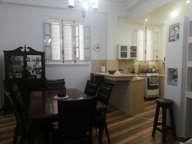 VENDO APTO: 4 CUARTOS/4 BAÑOS EN LA RAMPA, ADECUADO P/HOSTAL, CON COCINA COMEDOR GRANDE (35 m2)