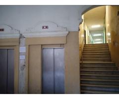 VENDO APTO: 4 CUARTOS/4 BAÑOS EN LA RAMPA, ADECUADO P/HOSTAL, CON COCINA COMEDOR GRANDE (35 m2)