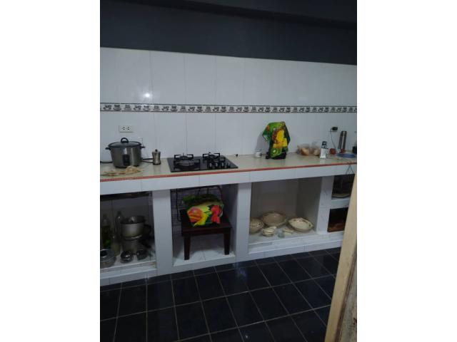 53 5 1173680 y 76903885 VENDO mi Casa de 3 Niveles