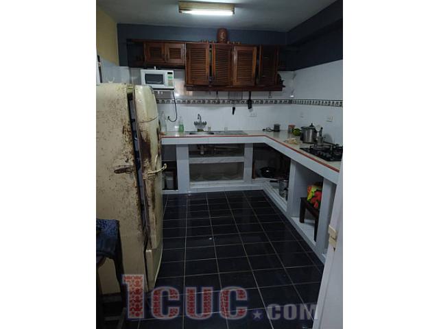 53 5 1173680 y 76903885 VENDO mi Casa de 3 Niveles