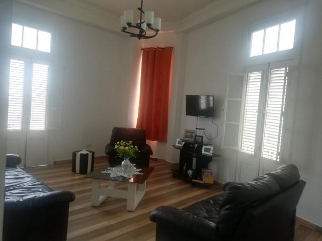 PERMUTO P/REDUCIRME  APTO EN LA RAMPA, ADECUADO P/HOSTAL, 4  HAB/4 BAÑOS, COCINA -  COMEDOR GRANDE