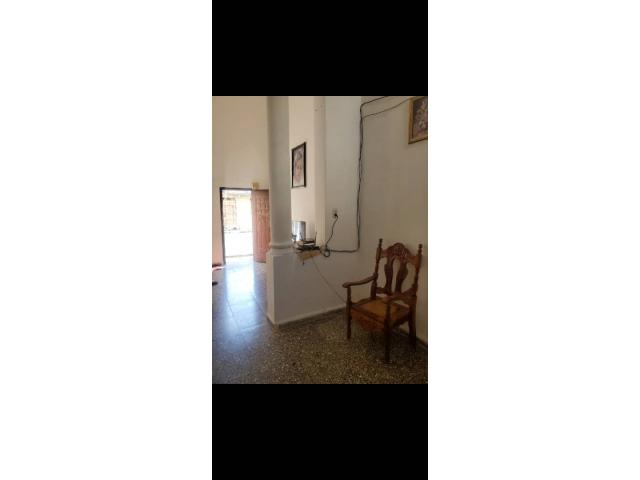 Vendo casa de 5 cuartos y 2 baños (remodelada). (Cerca de Cda. de Luyanó). Lawton.