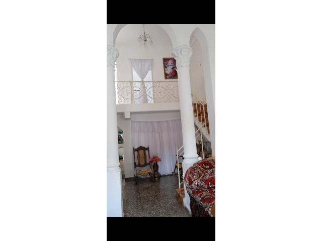 Vendo casa de 5 cuartos y 2 baños (remodelada). (Cerca de Cda. de Luyanó). Lawton.