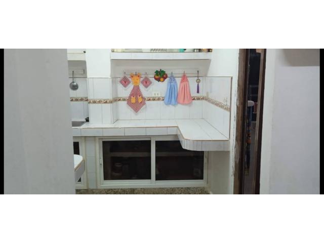 Vendo casa de 5 cuartos y 2 baños (remodelada). (Cerca de Cda. de Luyanó). Lawton.