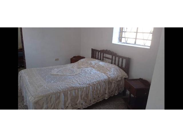 Vendo casa de 5 cuartos y 2 baños (remodelada). (Cerca de Cda. de Luyanó). Lawton.