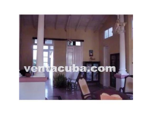 se vende en camaguey casa 5 cuartos muy buen est..