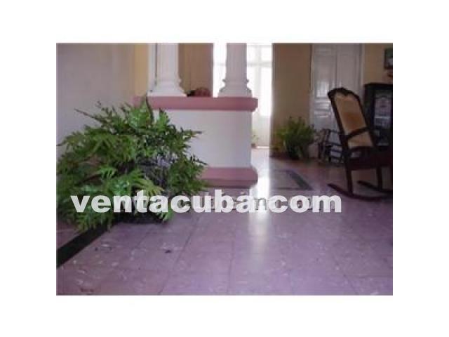 acabo de rebajar en camaguey 5 cuartos 2 baños ..
