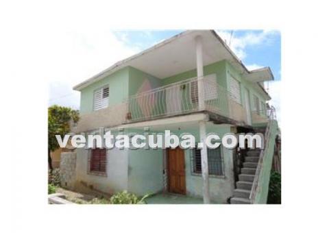 Se vende una casa con portal, sala, comedor, coc..