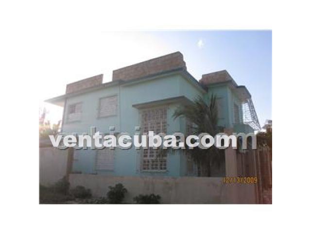 Se vende o se permuta casa de dos niveles compue..