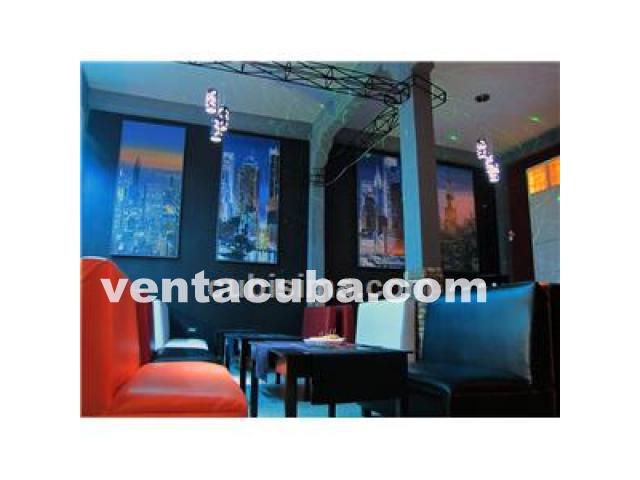 Se vende casa bien céntrica, nueva y decoració..