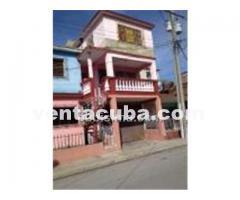 La casa consta de balcón, sala-comedor y cocina..