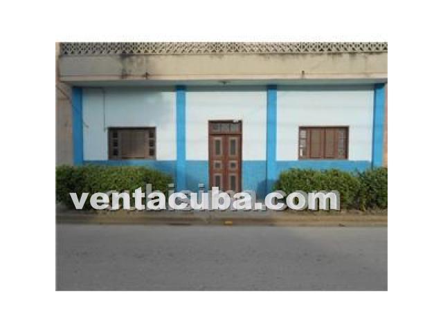 Casa colonial de 3 ctos  y medio con muchas como..