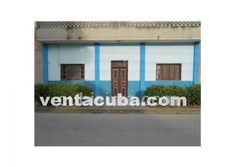 Casa colonial de 3 ctos y medio con muchas como..