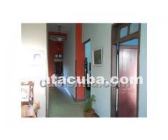 Casa colonial de 3 ctos  y medio con muchas como..