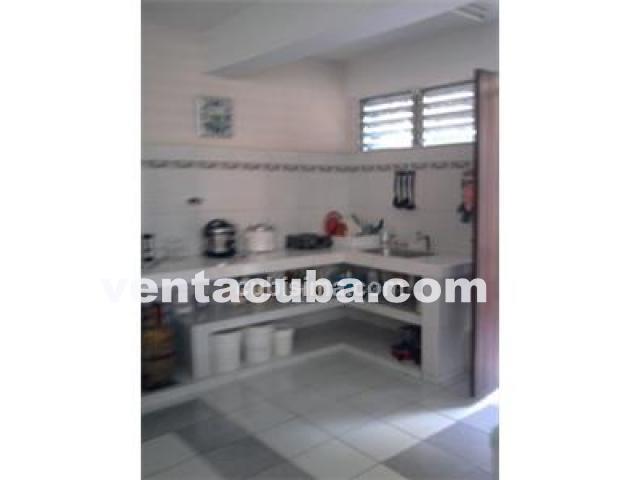 Casa fabricada en el 2011. Tiene 3 cuartos, coci..