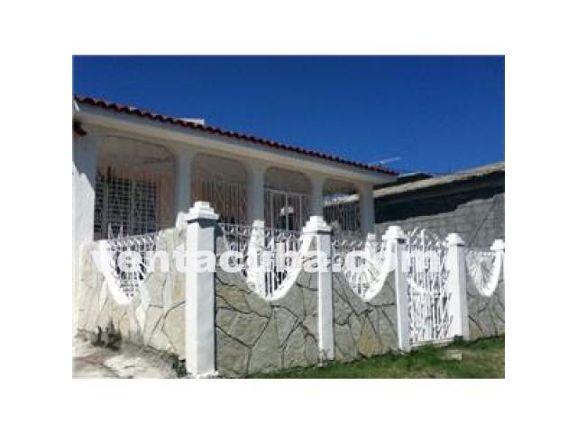 La casa se encuentra en el Reparto Agüero, en S..