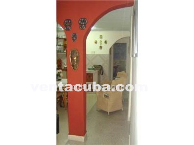 La casa se encuentra en el Reparto Agüero, en S..