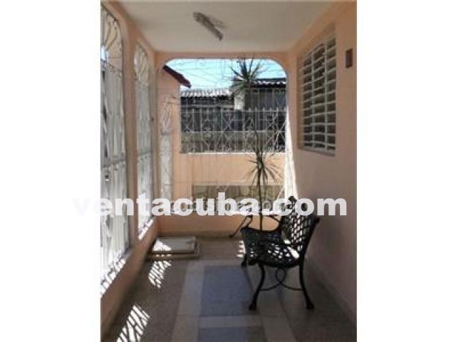 La casa se encuentra en el Reparto Agüero, en S..