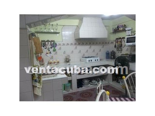 Se vende casa en el centro de la ciudad de Santi..