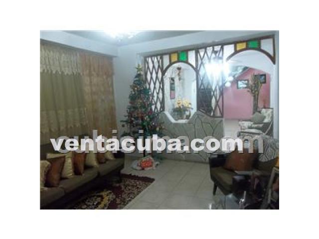 Se vende casa en el centro de la ciudad de Santi..