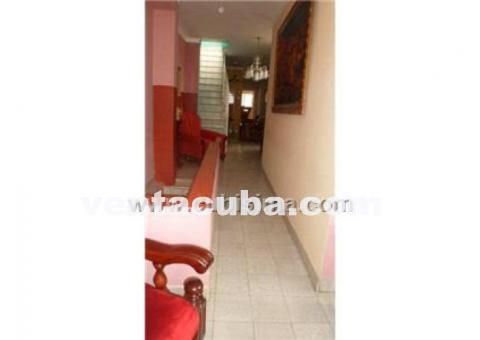 casa de dos niveles el 1ro tiene portal, recibid..