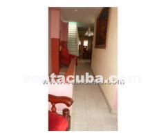 casa de dos niveles el 1ro tiene portal, recibid..