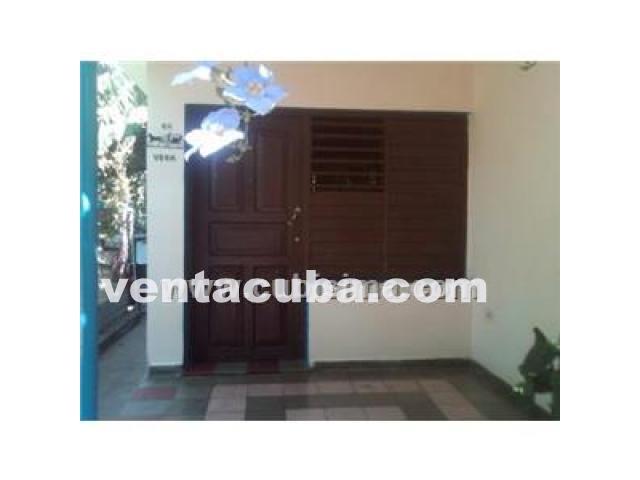 vendo casa en bayamo: dos cuartos, placa libre +..