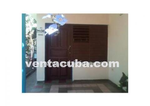 vendo casa en bayamo: dos cuartos, placa libre +..