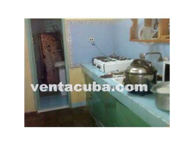 vendo casa en bayamo: dos cuartos, placa libre +..