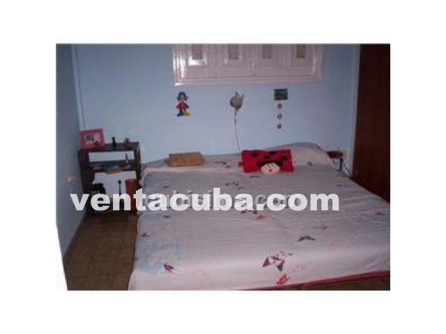 Precio negociable casa-apartamento en bajos, amp..