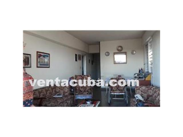 vendo apto en la calle linea (vedado) con garaje..