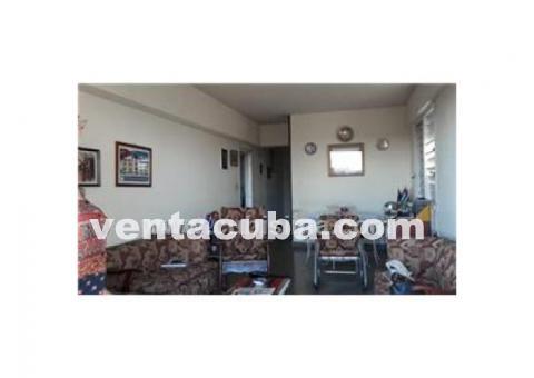 vendo apto en la calle linea (vedado) con garaje..