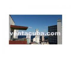 vendo apto en la calle linea (vedado) con garaje..