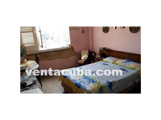 vendo apto en la calle linea (vedado) con garaje..