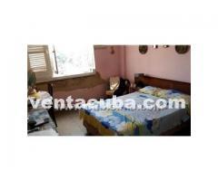 vendo apto en la calle linea (vedado) con garaje..