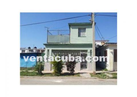 casa independiente de 4/4 y 2 baños en límite ..