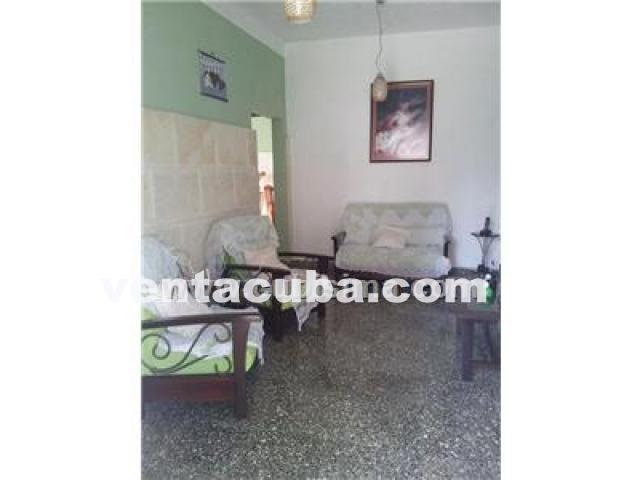 casa independiente de 4/4 y 2 baños en límite ..