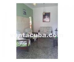 casa independiente de 4/4 y 2 baños en límite ..