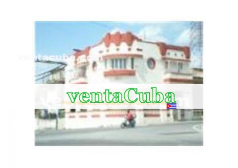 - HERMOSA CASA ART-DECO/LISTA PARA VIVIRLA,EN EL..