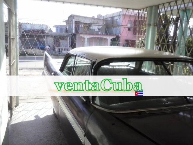 vendo  plymouth del a&ntildeo 1958, con moto..