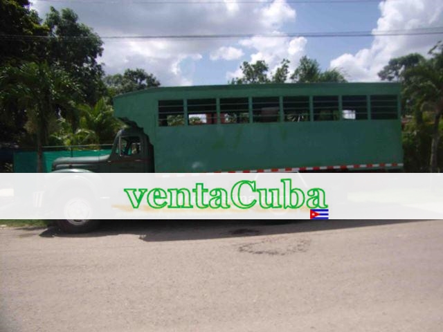 vendo un camion internacional 49 con motor ford ..