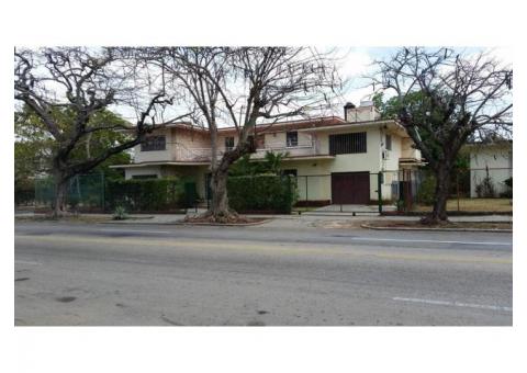 CASA DE 2 PLANTAS EN MIRAMAR 550 M2 TOTAL DE ELLOS 370 M2 HABITABLES