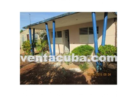 Casa independiente con jardín, portal, sala-com..