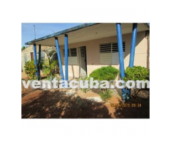 Casa independiente con jardín, portal, sala-com..