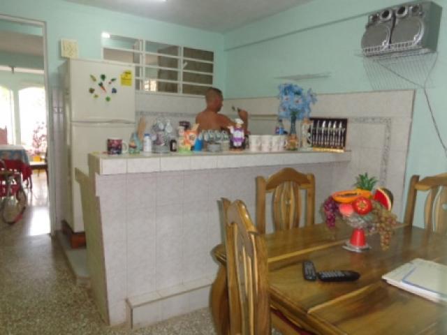 VENTA DE CASA MODERNA Y CENTRICA EN GUINES .MAYABEQUE